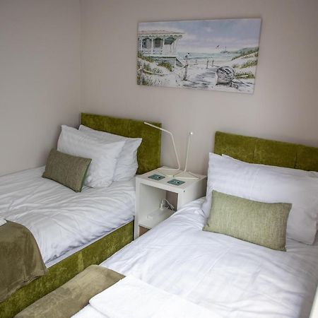 Wave Stays - Ground Floor Apartment - Outside Seating Area Cleveleys Exteriör bild