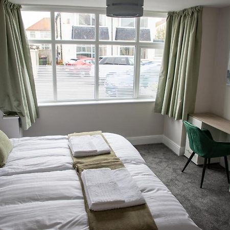 Wave Stays - Ground Floor Apartment - Outside Seating Area Cleveleys Exteriör bild