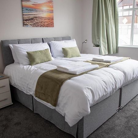Wave Stays - Ground Floor Apartment - Outside Seating Area Cleveleys Exteriör bild