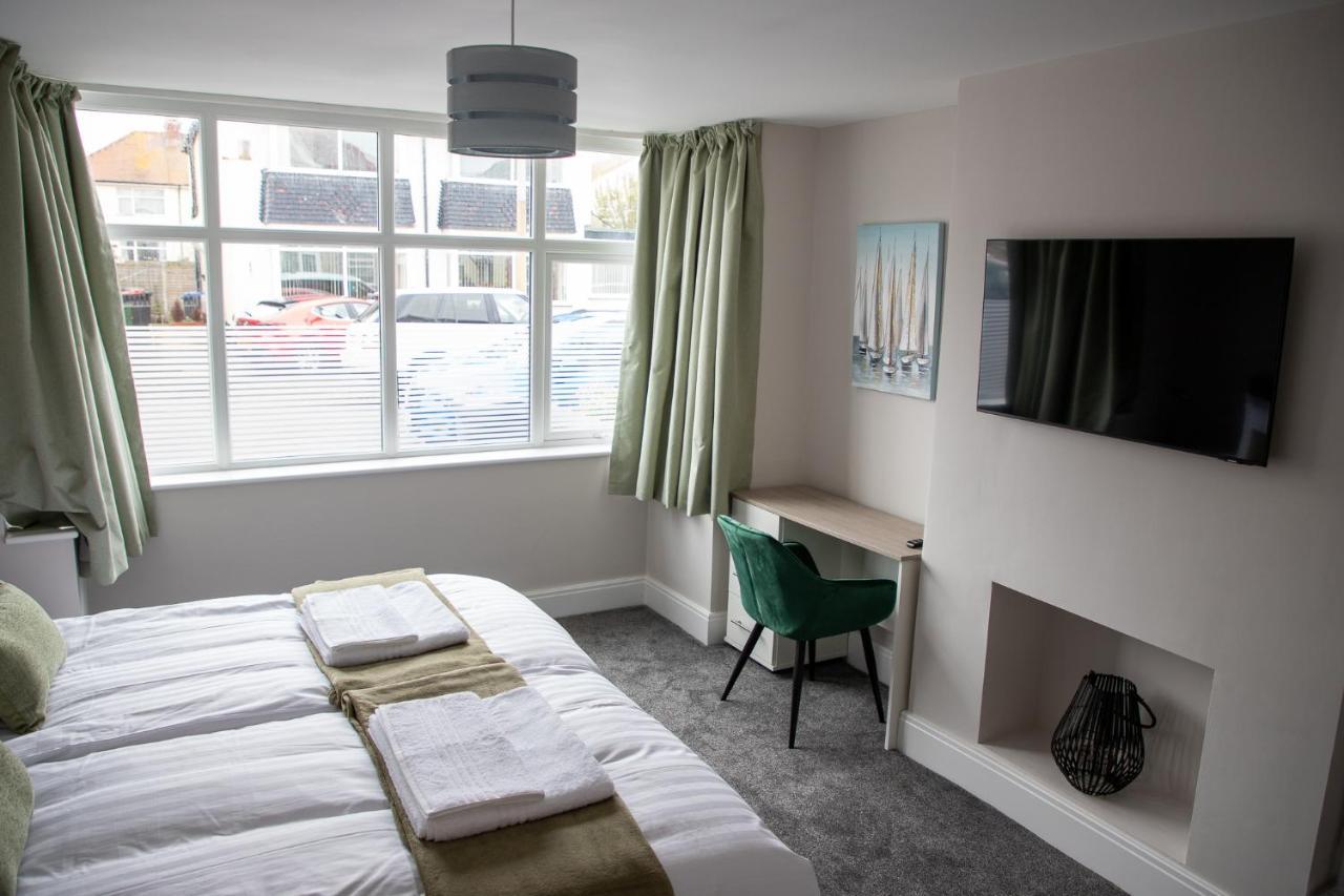 Wave Stays - Ground Floor Apartment - Outside Seating Area Cleveleys Exteriör bild