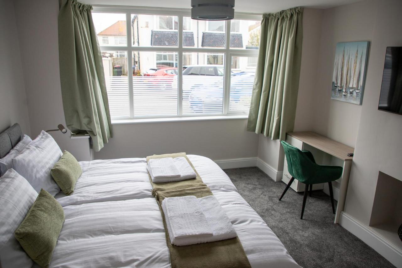 Wave Stays - Ground Floor Apartment - Outside Seating Area Cleveleys Exteriör bild